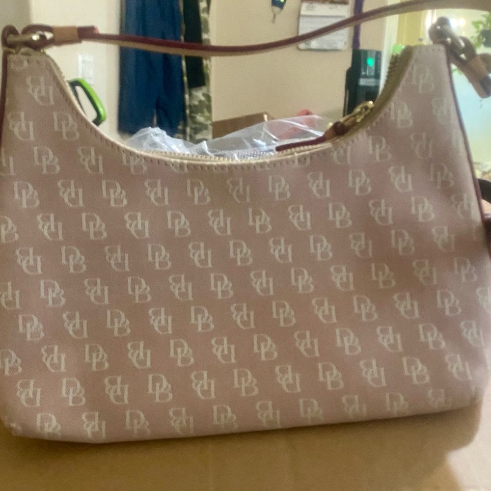 Pink small Dooney shoulder bag good condition - Picture 3 of 3